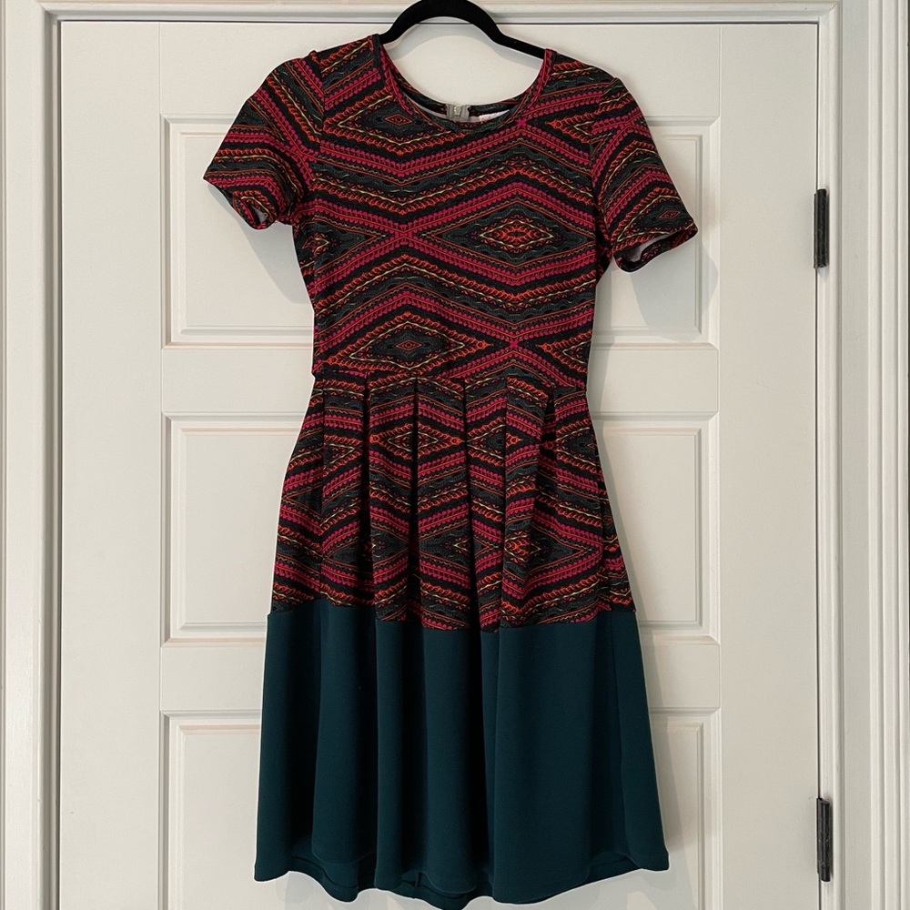 LulaRoe Amelia dress, sz S, green pink two tone design, has POCKETS